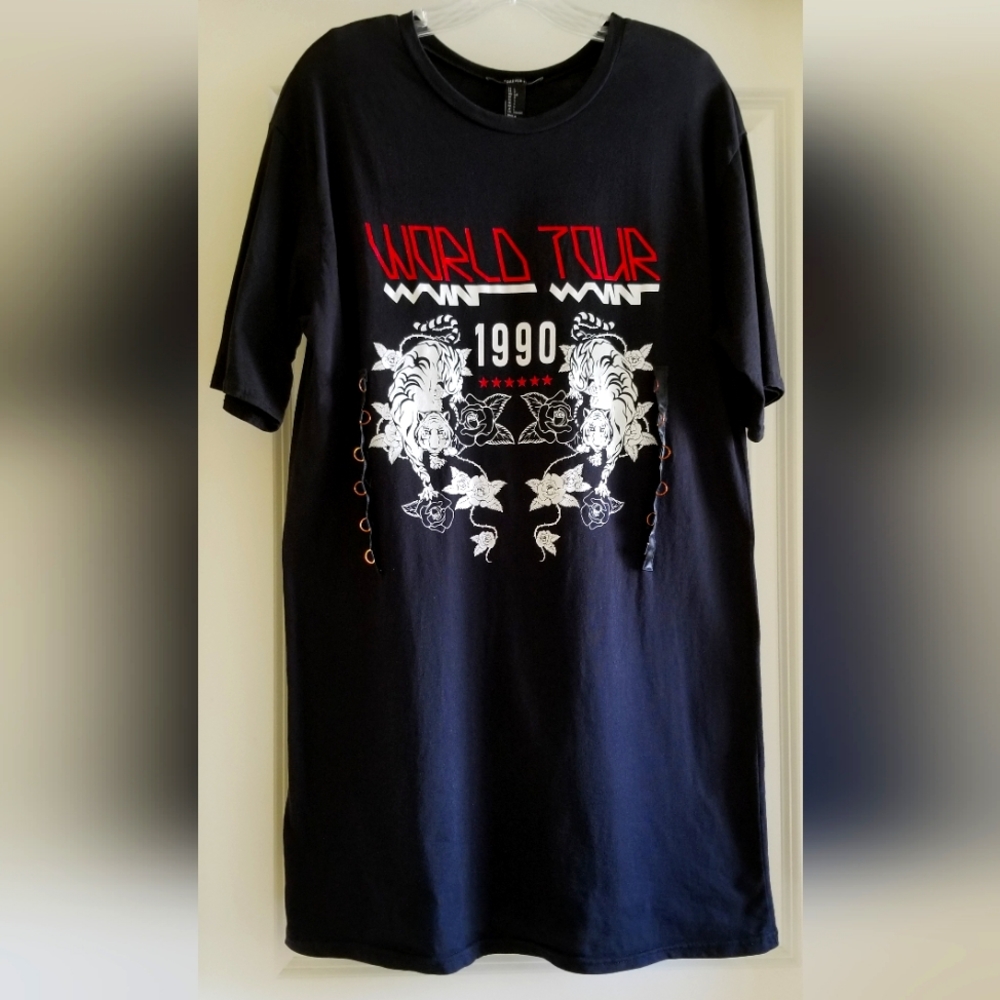 FOREVER 21 Black Tigers Rose Long T Shirt Size Large